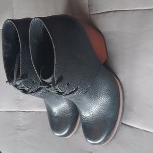 Korks ease lace-up boots size 7